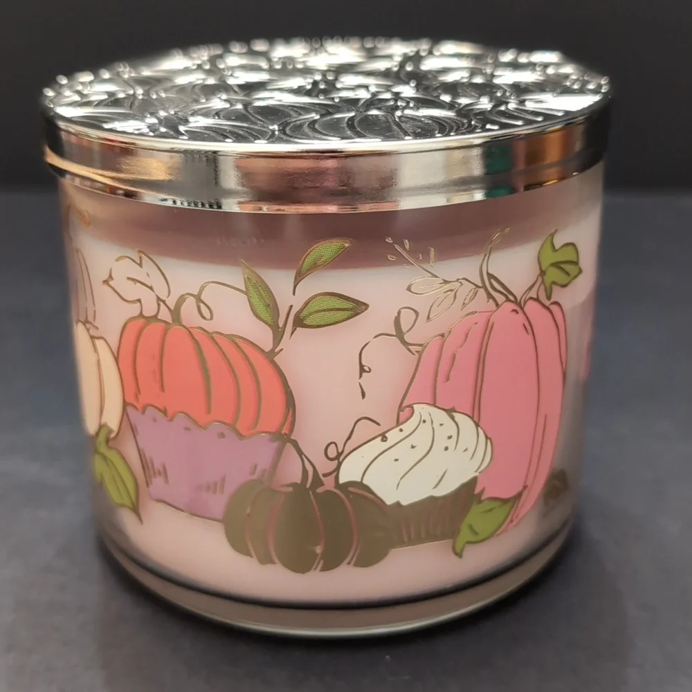 NWOT,Bath & Body Works Pumpkin Cupcake 3 Wick Candle. - Picture 3 of 9